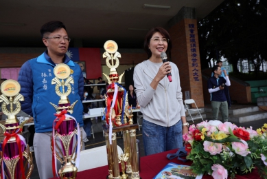 南投市第44屆市運會熱血登場 許縣長為小將加油