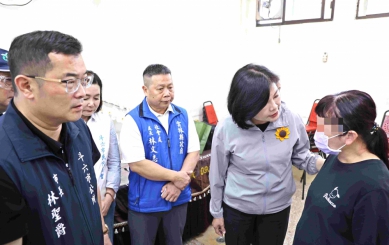 雲林縣長張麗善、斗六市長林聖爵等人慰問斗六民宅火警母子罹難家屬 感謝夜市慈愛會與社會各界善行捐款！