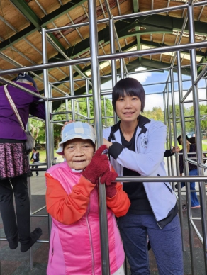 大女兒高仲薇返台陪伴祖母高陳素燕「愛與陪伴」典範 高哲翰講座教授專文