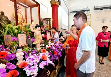 佛光山頭份宏法社舉辦浴佛法會 鍾東錦縣長禮佛祈求縣運順利鄉親平安