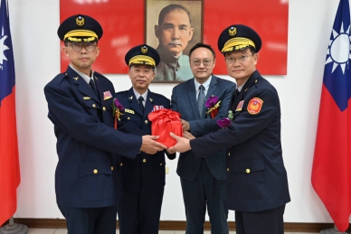 正式接掌警六分局長一職    鍾承志陳力就列游刃有餘