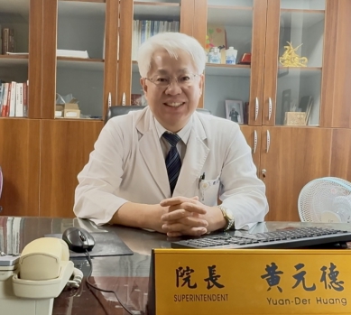 從8顆「手榴彈」病患到40年護理人生　臺中醫院護理師故事感動全場