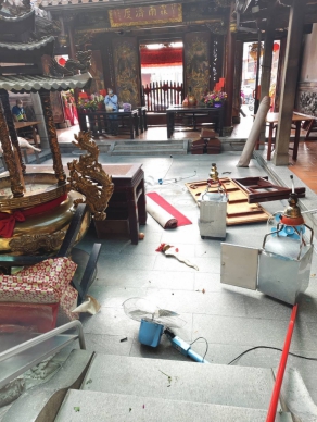 男子在萬和宮內突然抓狂    毀損物品當場被警方制伏
