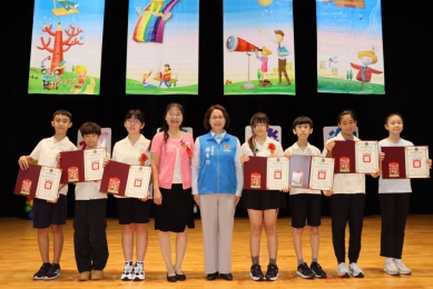 苗栗建功國民小學畢業典禮 賴香伶副縣長勉勵學子勇敢迎接未來