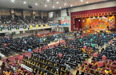 輔英科大畢業典禮祝福學子勇敢逐夢