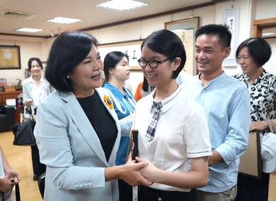 雲林縣長張麗善接見榮獲2026《總統教育獎》許萱羿及奮發向上學生陳愛鵑、楊語淇、黃婷意 嘉勉4人從逆境淬鍊生命光彩！