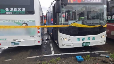 高市客運司機忘拉手煞車慘遭夾擊兩車之間送醫急救不治
