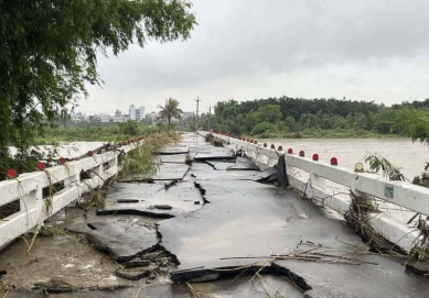 豪雨過後阿蓮石安橋嚴重損壞封閉禁止人車通行