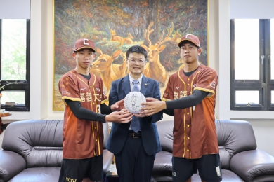 嘉大體育與健康休閒學系左投李崧睿與右投顏承恩  中職選秀傳捷報 分獲味全龍第三指名與台鋼雄鷹第四指名