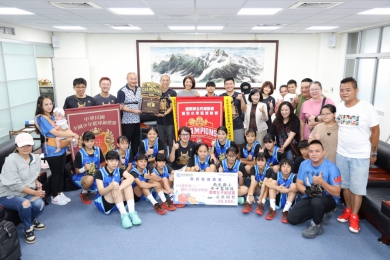 南光國小女籃勇奪全國EBL冠軍 許縣長表揚力讚「山城之霸」