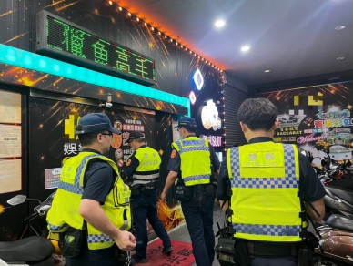 林園警分局青春專案首日擴大臨檢守護青少年暑期安全