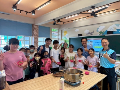 大葉藥保系師生連續8年攜手豐崙國小辦理「樂學營」。（照片大葉提供）