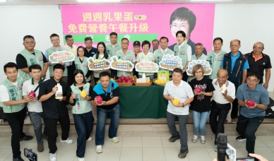 陳素月教育政策，端出中小學童﹁週週乳果蛋﹂免費營養午餐升級牛肉。（照片陳素月競辦提供）