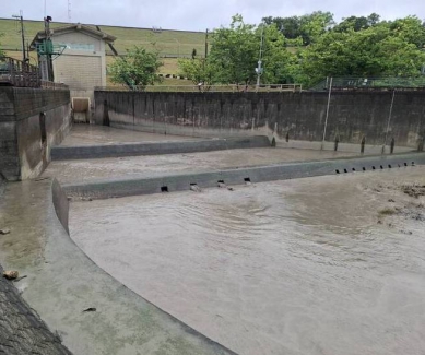高雄阿公店水庫洩洪避免水庫淤積