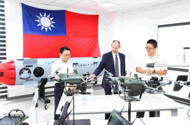 歐洲經貿辦事處處長谷力哲拜會嘉義 與縣長翁章梁等人交流無人機產業與合作契機