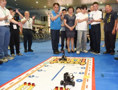 創意機器人大賽暨校際盃選拔 縣長鍾東錦：戮力發展機器人和無人機