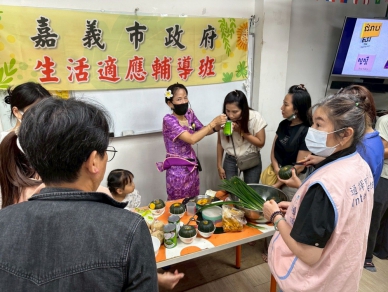 柬埔寨新住民徐閤芸化身移民署文化大使 手作柬埔寨國民甜點「南瓜布丁」　　