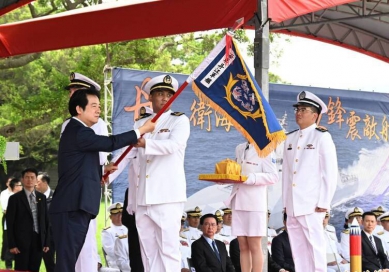 賴總統主持丹江艦成軍籲支持國防特別預算七月