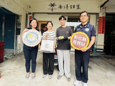 移民署彰化縣服務站走訪田中「南洋甜室」夫妻。（照片移民署提供）