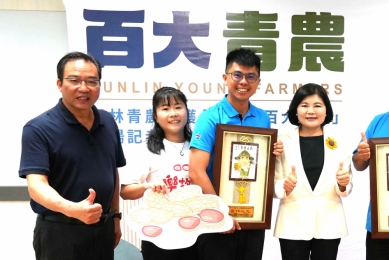 全國百大青農李首清研發久存無油耗味「紅不讓花生」 並自創「樂故新」品牌行銷 讓更多好事情從一顆花生開始！