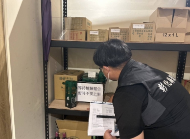 檢驗市售苦茶油產品，4件苯駢芘超標，彰化衛生局責令下架收回。（照片縣府提供）