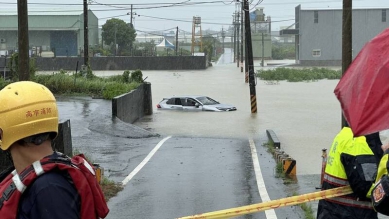 雨炸高雄多處道路嚴重積淹水傳災情