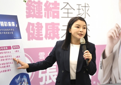 中秋節做公益 雲林立委張嘉郡拋磚引玉 捐月薪採購弱勢團體禮盒 讓愛心持續傳遞 社會充滿更多分享與關懷！