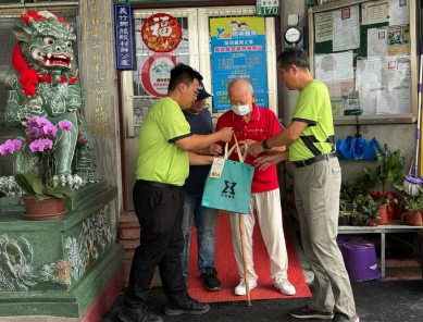台泥綠能祖父母節探視獨居長者 遇阿嬤跌倒在家協助送醫
