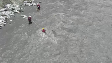 受困山壁岩洞3天2夜｜慕谷慕魚崖勇蘇漾受困2人獲救脫險