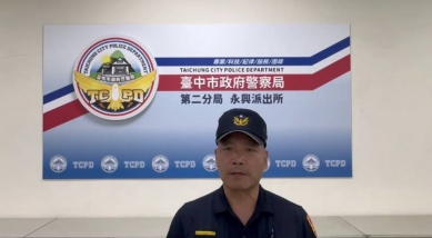 自小客車擦撞衍生糾紛          警方到場化解依法處理