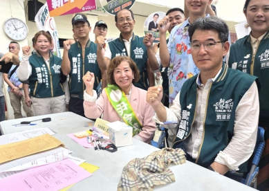 換黨向前衝 斗六新未來！ 前立委尹令瑛攜手劉建國立委率「10+1」勝選連線 完成斗六市長參選登記