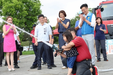 「推動韌性城市、安心守護」活動逾2千人參與　 許縣長：生活中落實防災，保護自己就多一分安全（圖4縣府提供）