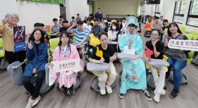 「陳麗香歌仔戲團」推廣歌仔戲，走入大葉大學校園。（照片大葉提供）