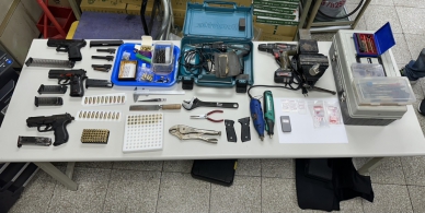 彭姓通緝犯擁槍持毒       偵二隊飛象過河逮獲