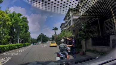 水上鄉八十歲老翁騎機車迷航嘉市  到派出所求助警方  興安派出所警熱心陪同助返家