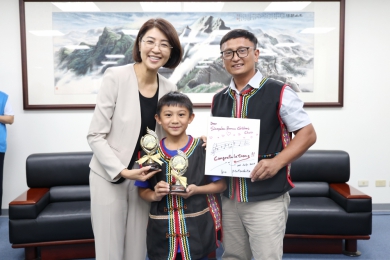 希娜巴嵐國小合唱團東京國際合唱大賽獲雙金獎 許縣長接見嘉勉 （圖5縣府提供）