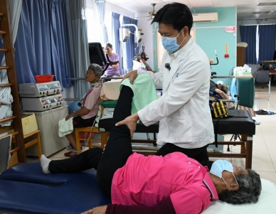 大林慈濟醫院點亮大埔長者復健之路 物理治療師黃華龍重返偏鄉醫療服務