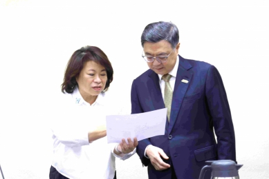 嘉義市長黃敏惠赴行政院力爭高鐵聯外軌道建設 行政院長卓榮泰支持BRT增班、擴大軌道評估及後續財務專案協商