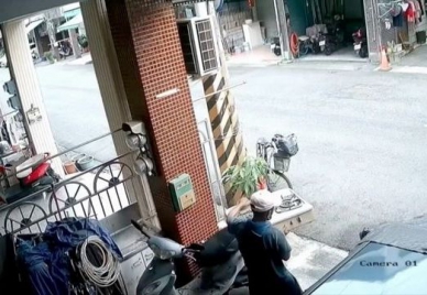 男子騎腳踏車載走偷竊流理台變賣被警方埋伏逮個正著送辦