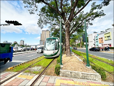 高雄輕軌將添14列新車 11月底簽約