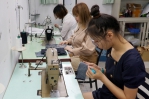大葉「永續時尚社」開設「女裝技術士保證班」和「婚紗實務班」。（照片大葉提供）