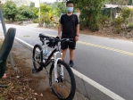 少年單車出遊爆胎困山區  太平警助脫困不忘宣導防疫