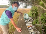 台中市議員王立任驚見沙鹿示範公墓旁竹林南溪上游遭倒廢棄物
