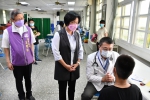 遠距教學彰化再延長一週，王縣長表示將加強學童疫苗接種率。（照片縣府提供）