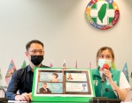 台中市議員賴佳微指控民眾黨台中市議員參選人江和樹使用名片與她已經使用了8年之久的名片設計高度雷同、嚴重侵害到她與其設計師權益  江和樹：廣告公司設計  已要求改掉