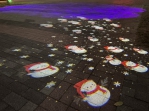 嘉義地檢署今年很聖誕  另類打卡景點展現柔性司法風貌 門前廣場以LED燈投射「雪花、雪人、下雪了等主題
