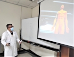 引領中醫教學新浪潮  中國醫藥大學中醫學院建置「VR針灸教學虛擬系統」  學生體驗興緻盎然
