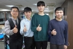 大葉會資系學生潘威宇（左2起）張浩葳、林楷晟、實習後獲得留任。（照片大葉提供）