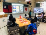 東山國小學童與日本小學學童進行英語視訊交流。（照片東山提供）