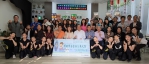 亞洲大學經管系師生捐款15萬元，作為家扶扶幼專款。（照片家扶提供）